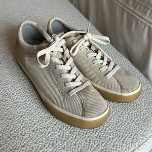 Rothy’s the Lace up sneaker in Beige/Blonde